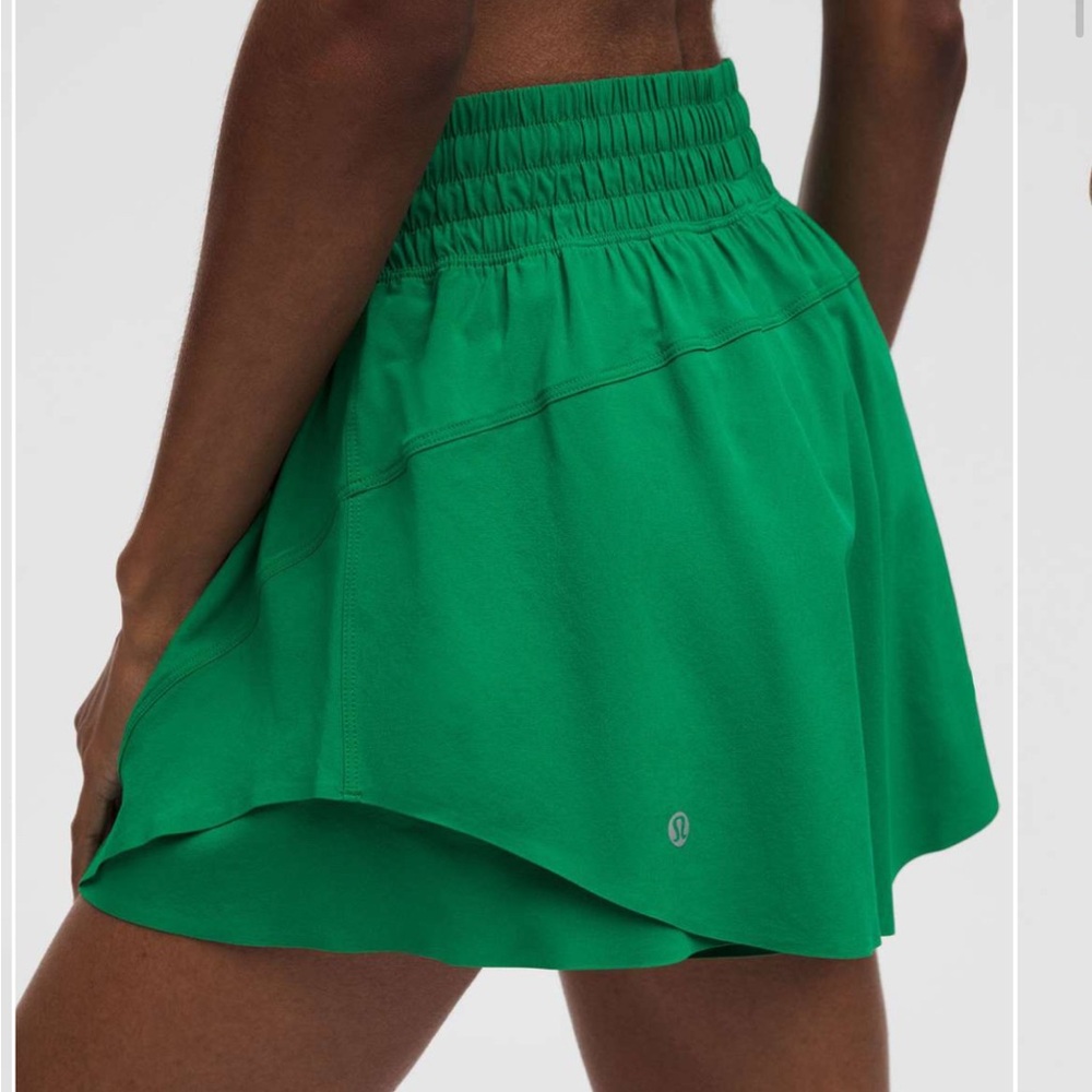 Shake Out shorts 💚🌿🦜🐢🐸